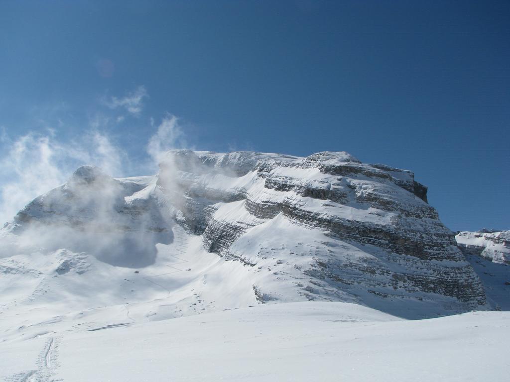 Dolomiti Di Brenta House Lägenhet Madonna Rum bild